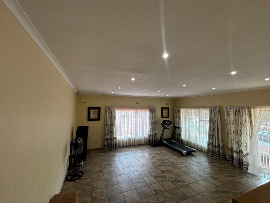 3 Bedroom Property for Sale in Safari Gardens North West